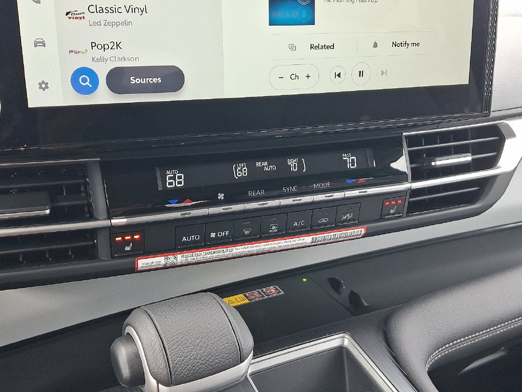 Certified 2026 Toyota Sienna XLE FWD image 19