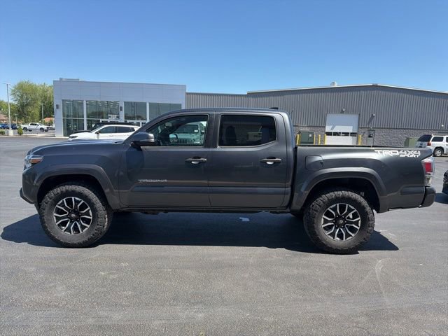 Used 2022 Toyota Tacoma TRD Sport AWD/4WD image 4
