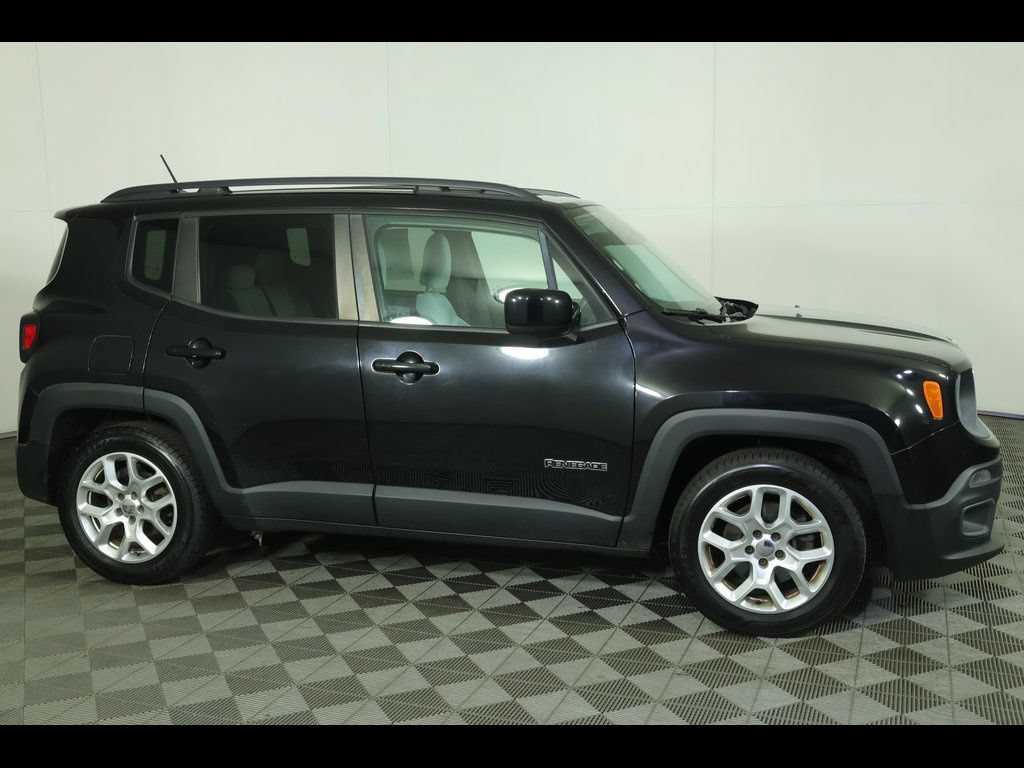 Used 2015 Jeep Renegade Latitude w/ Cold Weather Group FWD image 13