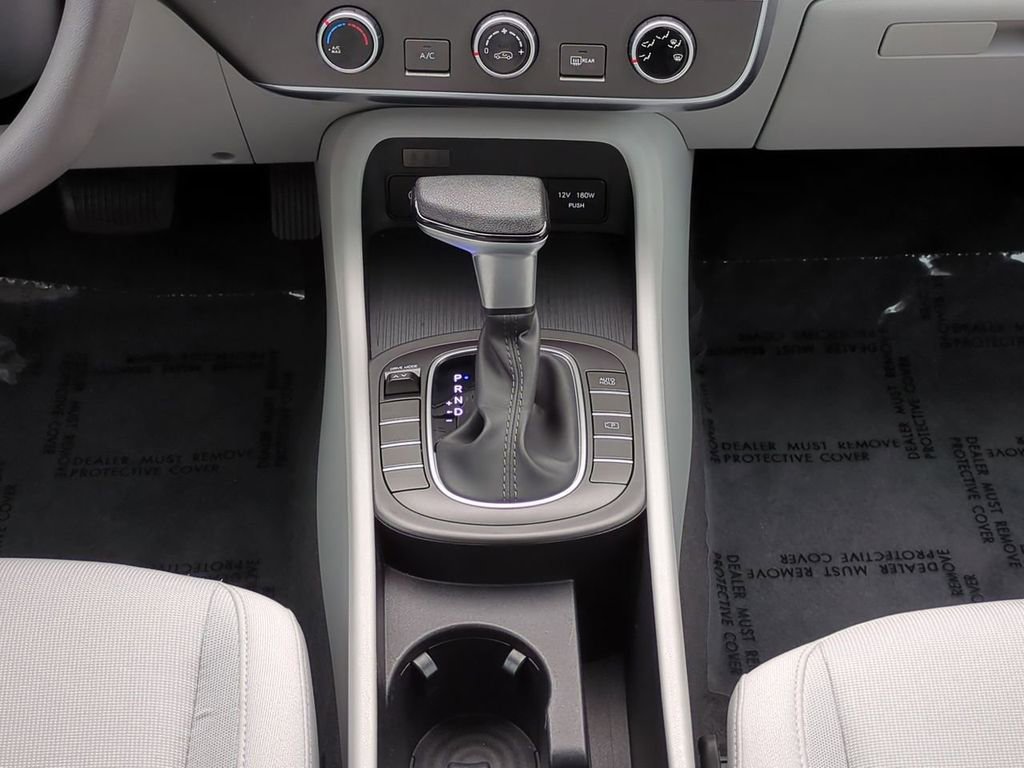 Certified 2025 Hyundai Kona SE image 18