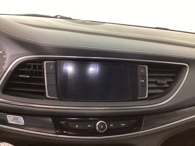 Used 2020 Buick Enclave Essence w/ Sport Touring Edition FWD image 17