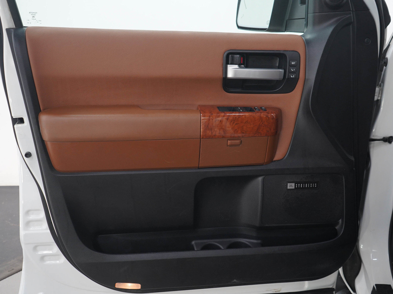Used 2019 Toyota Sequoia Platinum AWD/4WD image 28