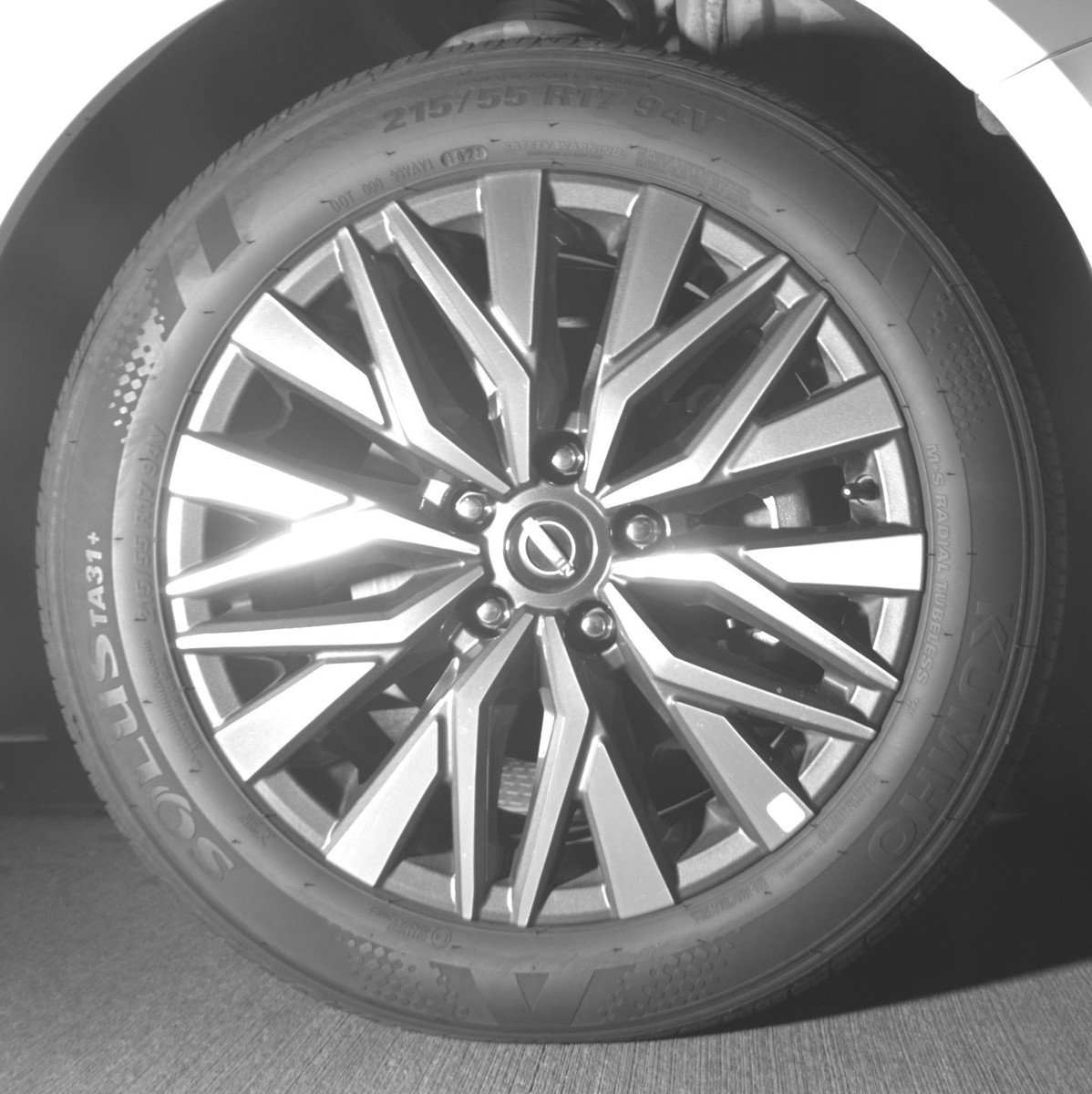 Used 2025 Nissan Altima 2.5 SV FWD image 13