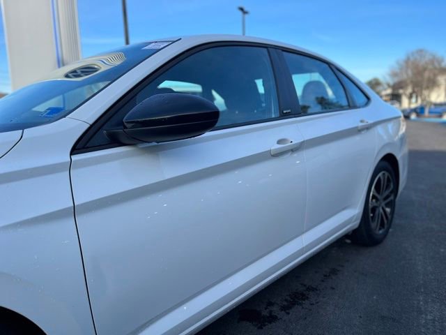 Used 2023 Volkswagen Jetta Sport image 2