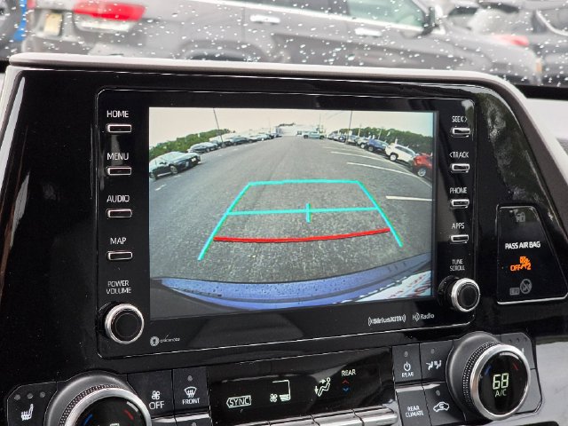 Used 2022 Toyota Highlander XLE AWD/4WD image 32