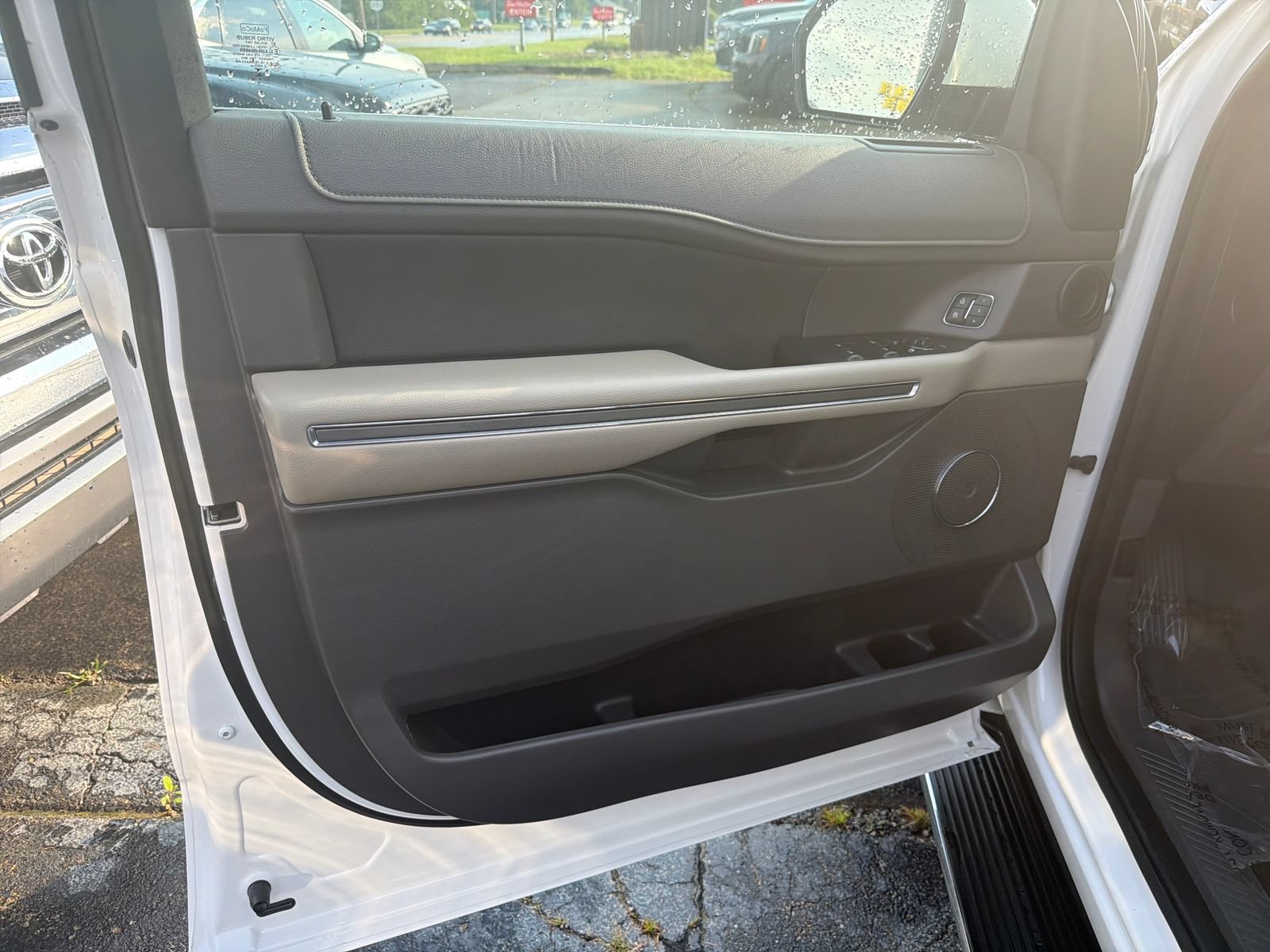 Used 2018 Ford Expedition Max XLT w/ Equipment Group 202A AWD/4WD image 12