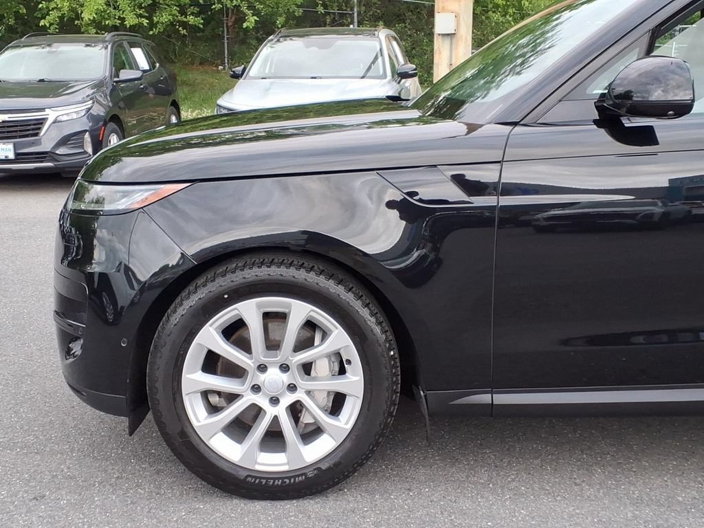 Used 2024 Land Rover Range Rover Sport SE AWD/4WD image 7