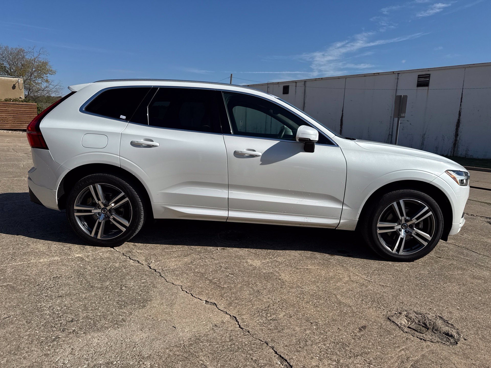 Used 2020 Volvo XC60 T5 Momentum w/ Protection Package Premier FWD image 4