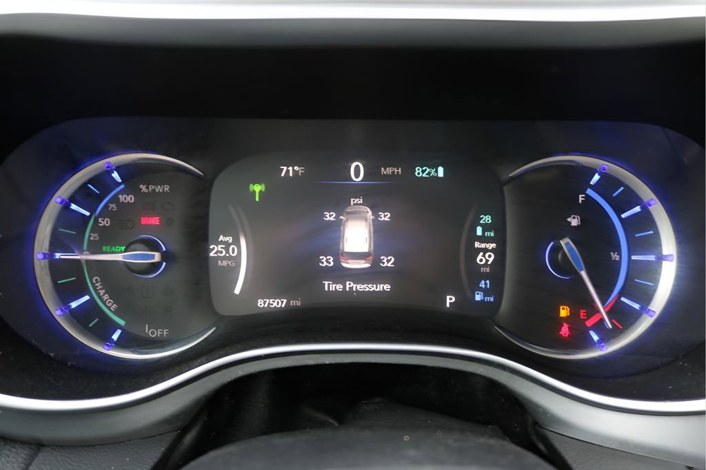 Used 2018 Chrysler Pacifica Limited w/ Advanced Safetytec Group FWD image 30