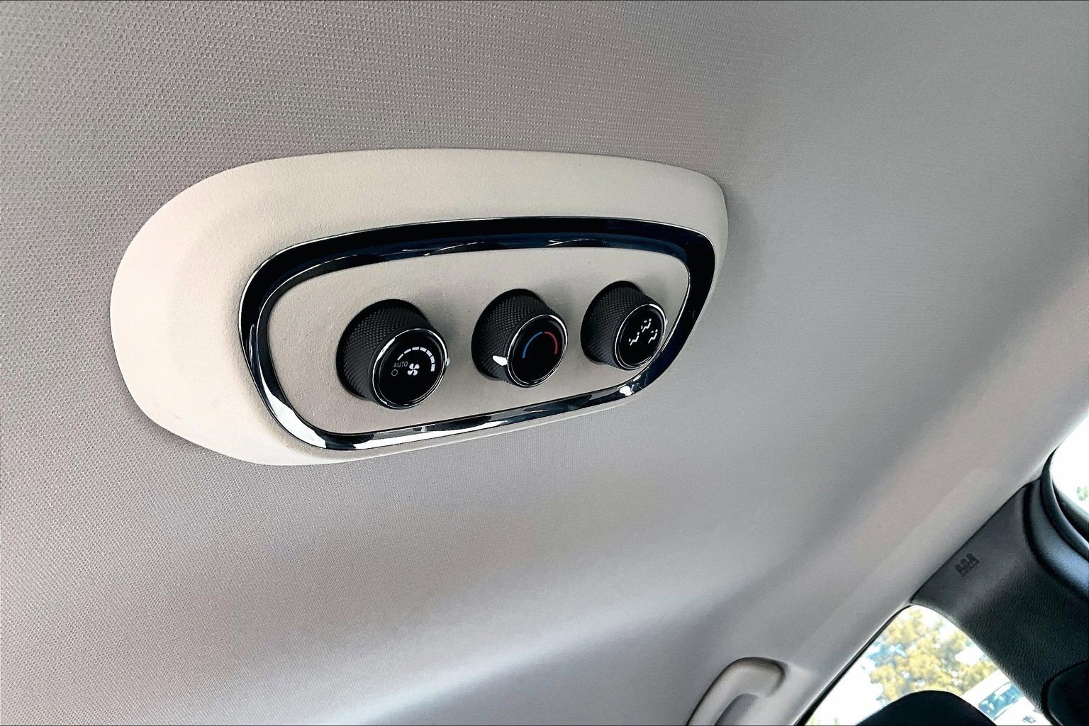 Used 2019 Dodge Durango SXT RWD image 22