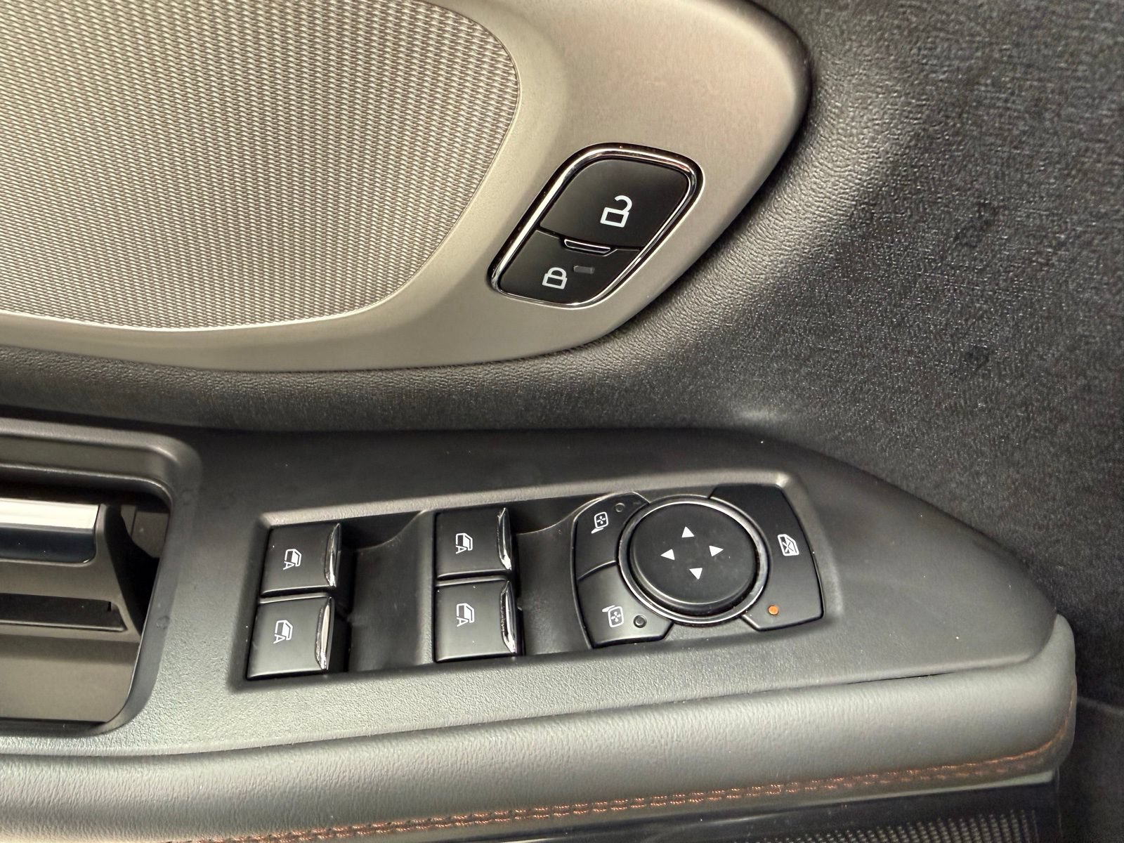 Used 2025 Ford Expedition Active AWD/4WD image 12