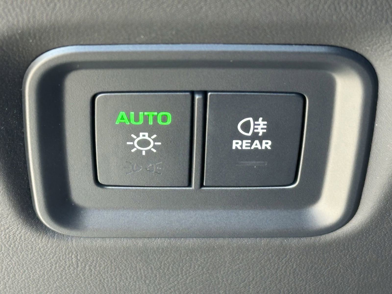 Certified 2024 Porsche Cayenne Coupe image 29