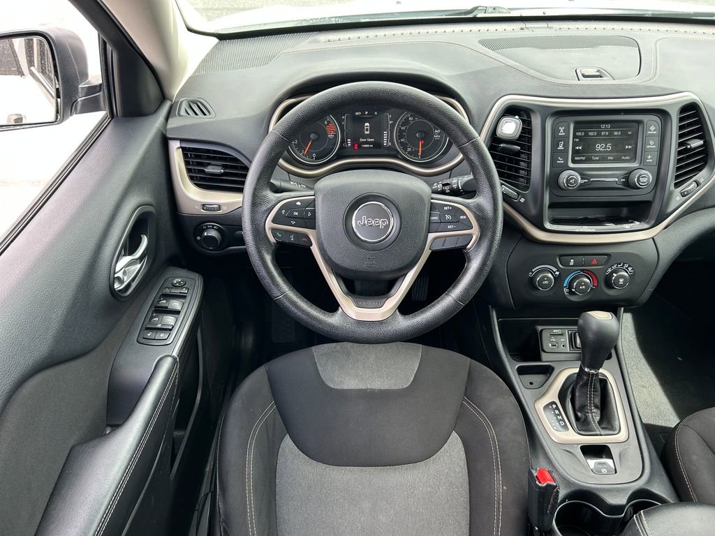 Used 2016 Jeep Cherokee Sport FWD image 27