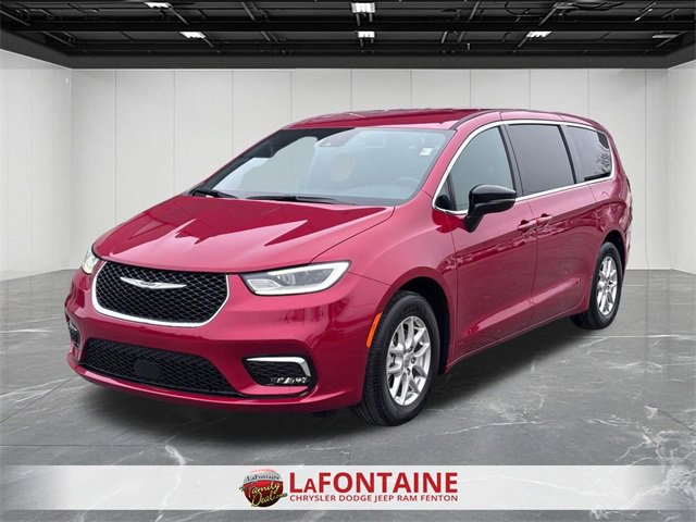 Used 2025 Chrysler Pacifica Select