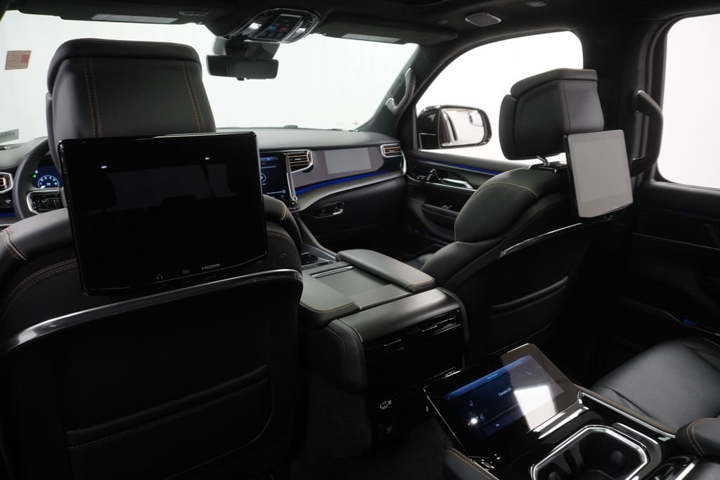 Certified 2025 Jeep Grand Wagoneer Series III w/ Rear Seat Video Group 1 AWD/4WD image 24