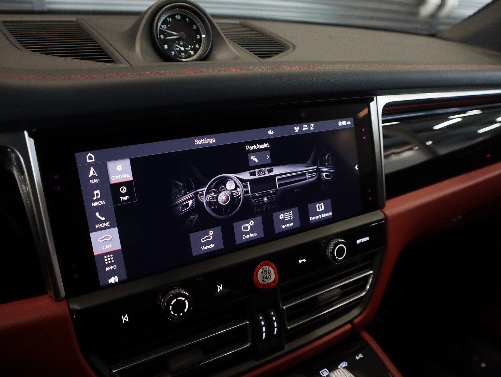 Certified 2022 Porsche Macan AWD/4WD image 21