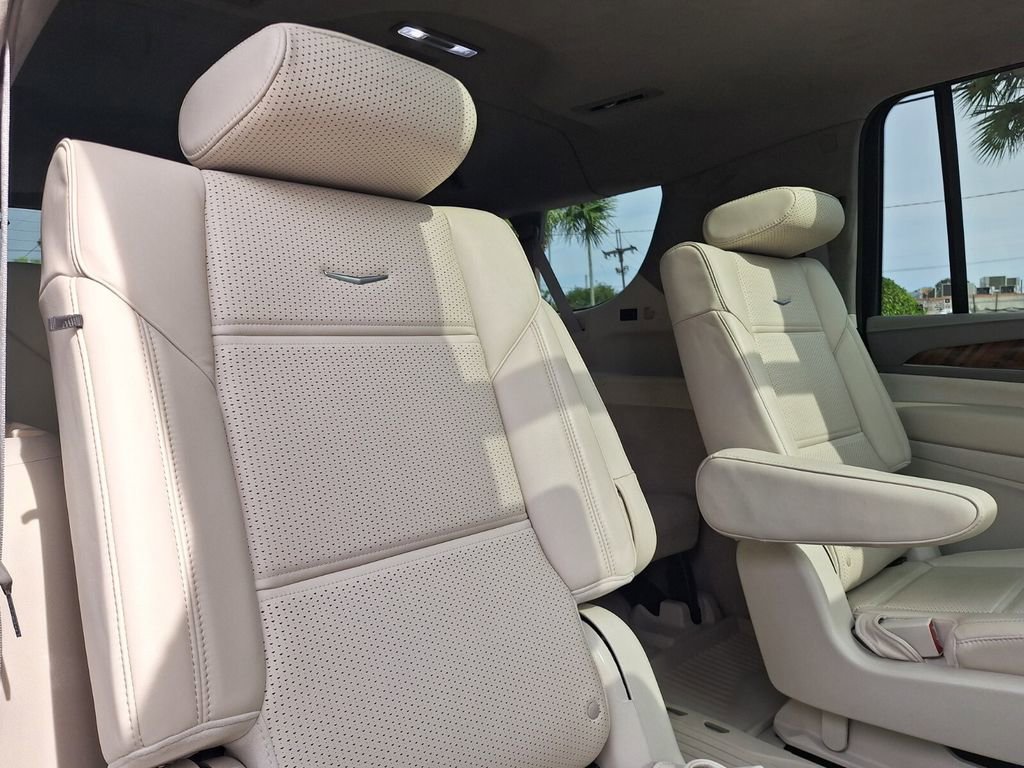 Certified 2024 Cadillac Escalade ESV Premium Luxury Platinum AWD/4WD image 37