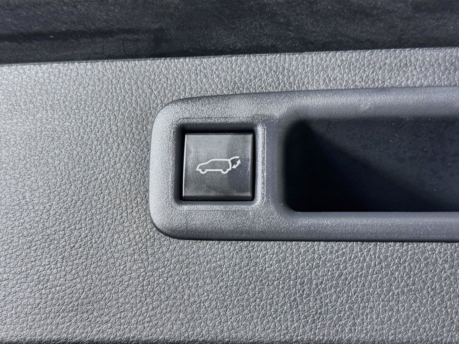 Certified 2025 Toyota Highlander Platinum AWD/4WD image 45