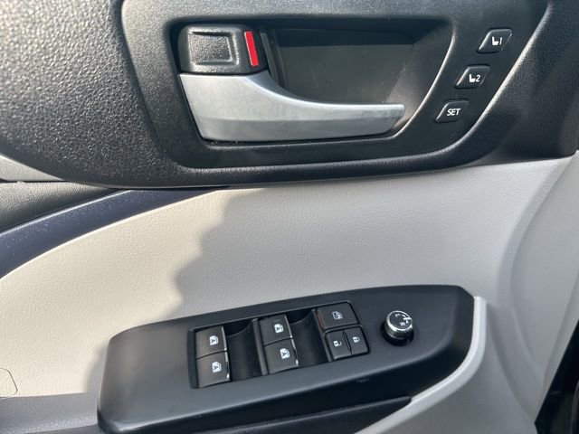 Used 2015 Toyota Highlander Limited AWD/4WD image 12
