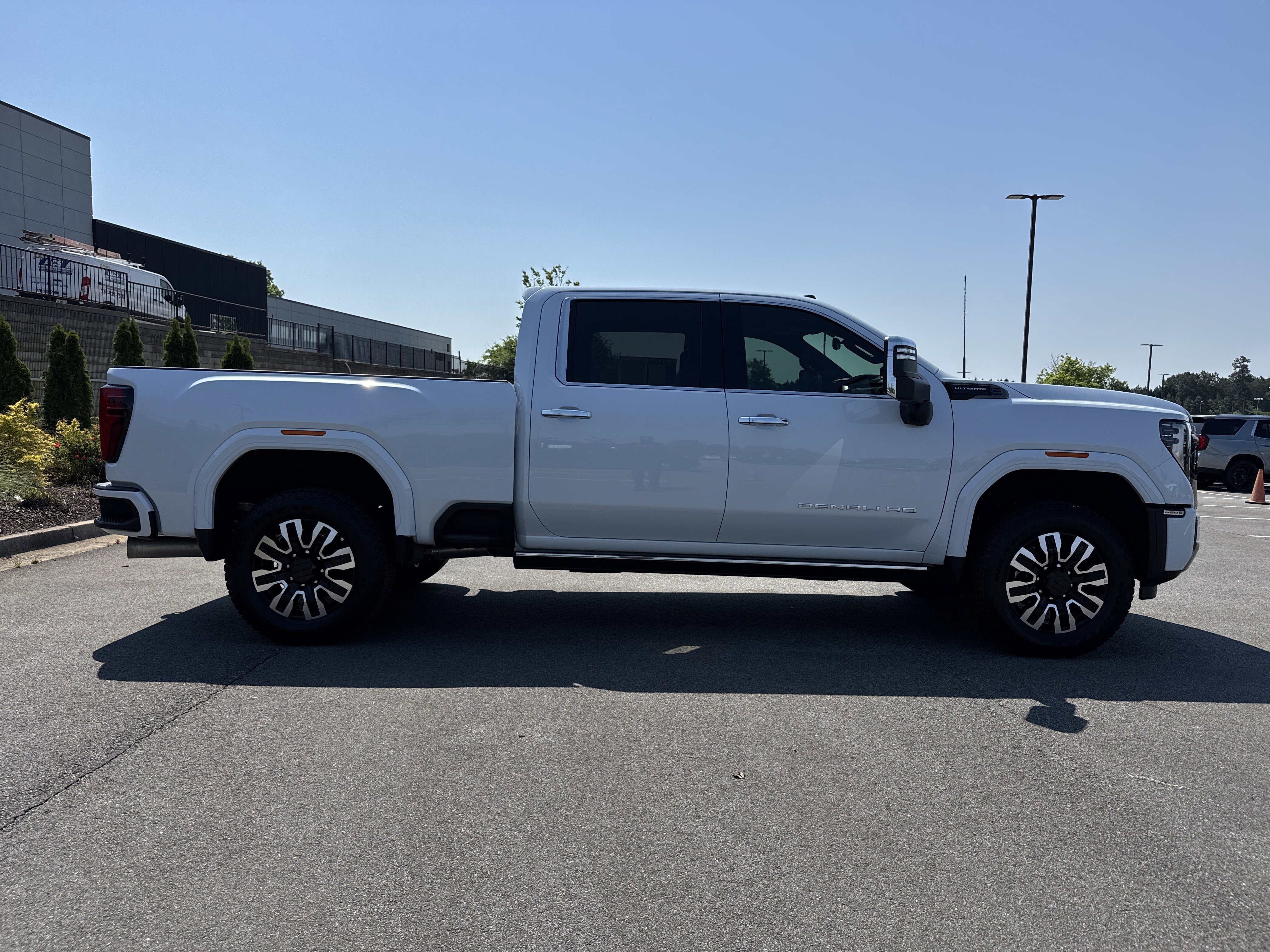 Used 2026 GMC Sierra 2500 Denali Ultimate AWD/4WD image 11