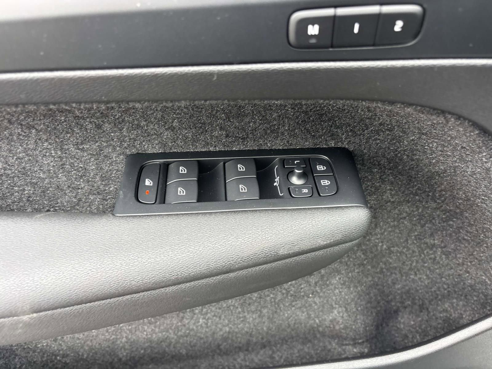 New 2026 Volvo XC40 B5 Plus w/ Protection Package Premier AWD/4WD image 13