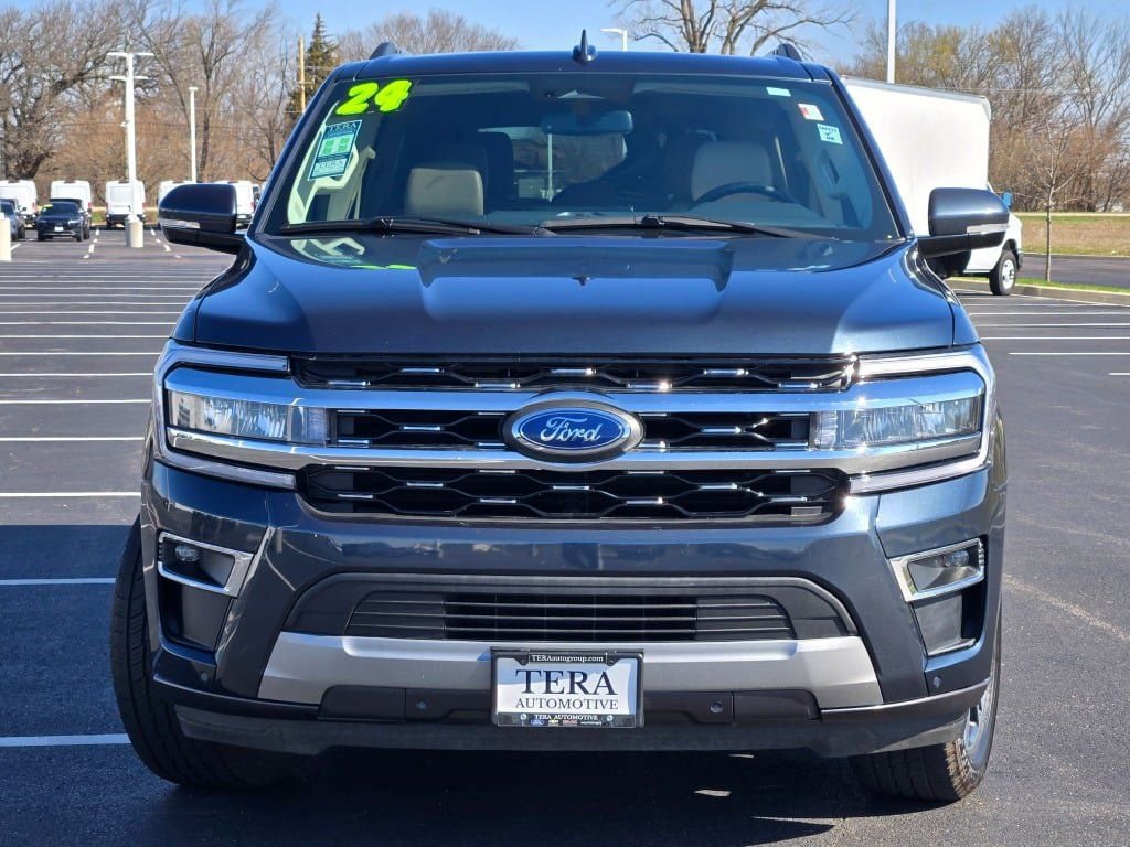 Used 2024 Ford Expedition Limited image 3