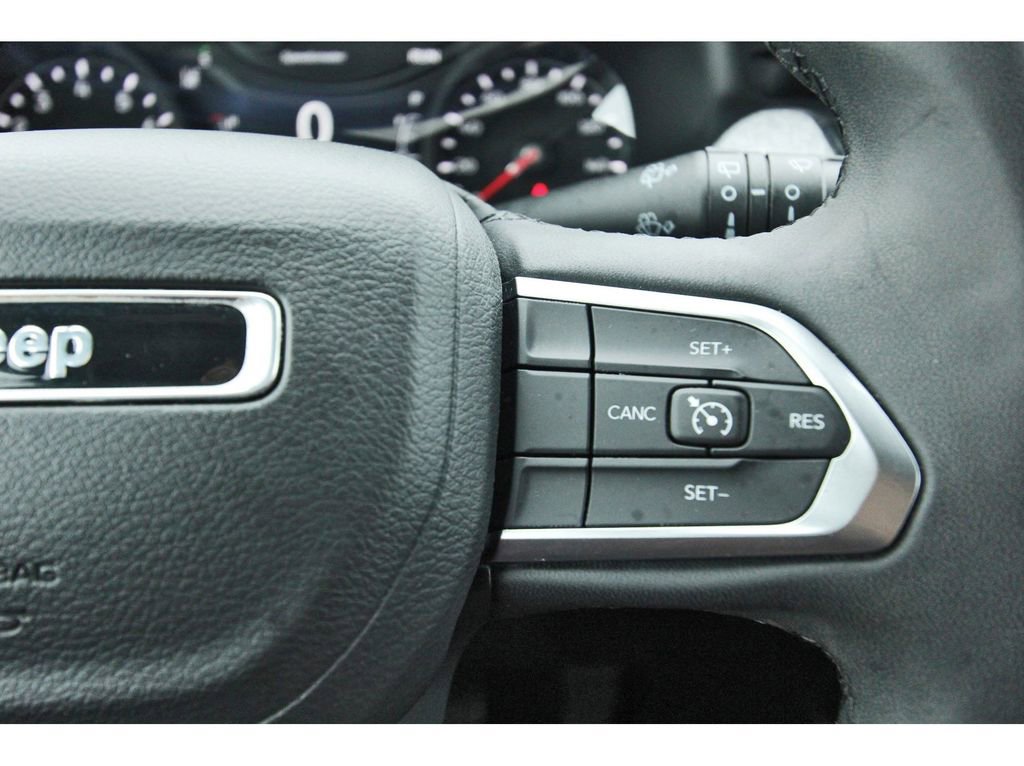 Used 2024 Jeep Compass Latitude image 16