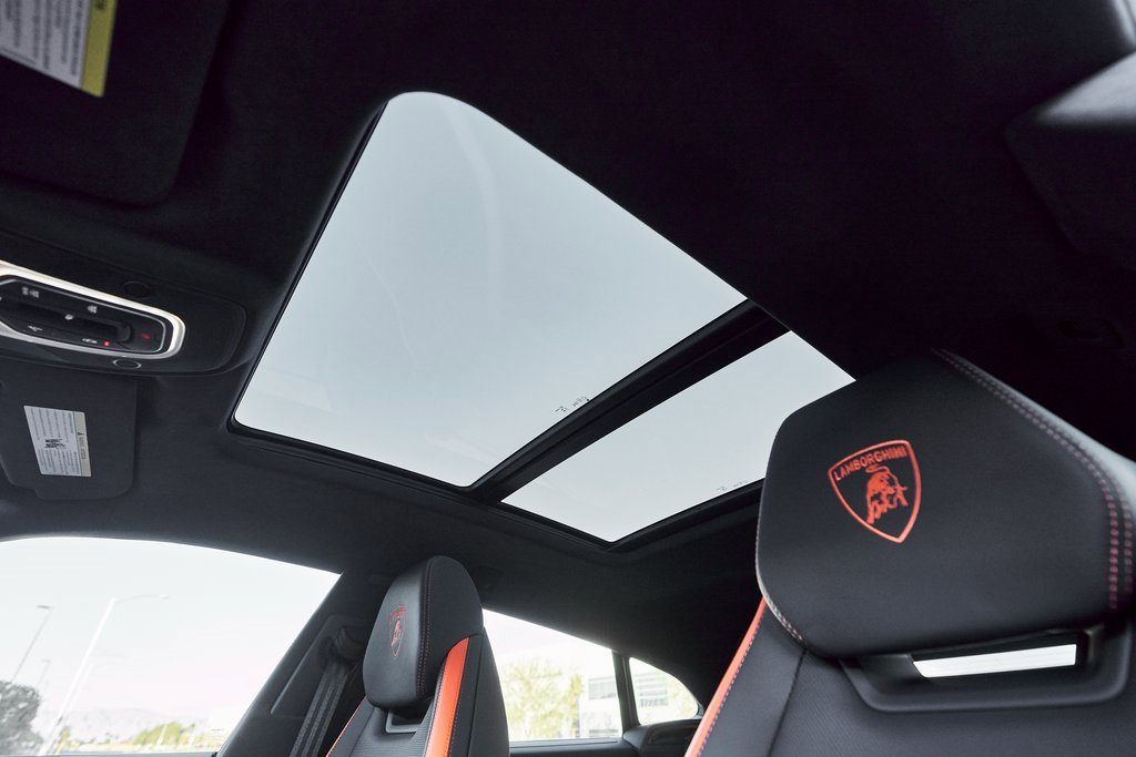 Used 2025 Lamborghini Urus SE image 48