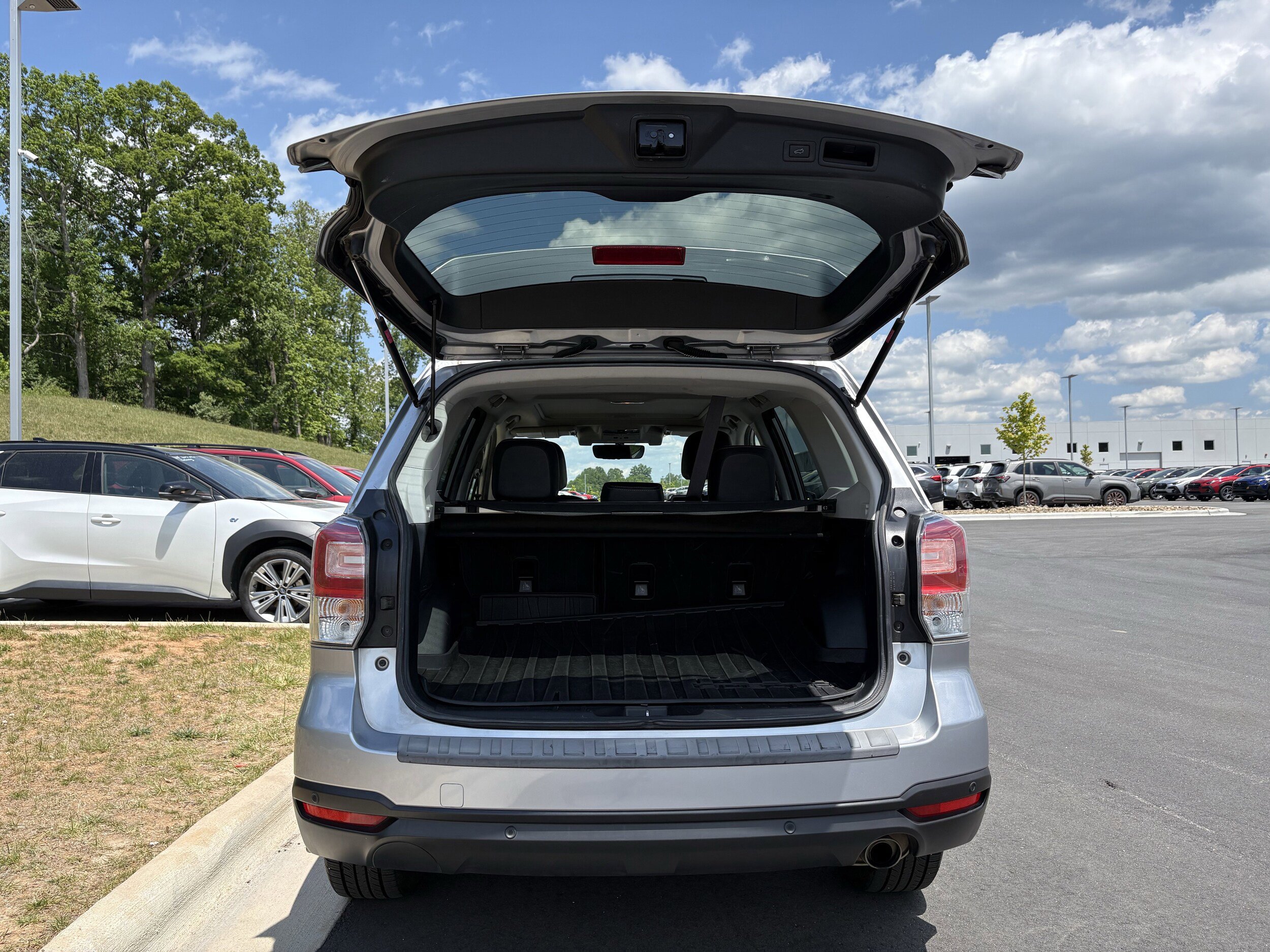 Used 2018 Subaru Forester 2.5i Touring AWD/4WD image 11