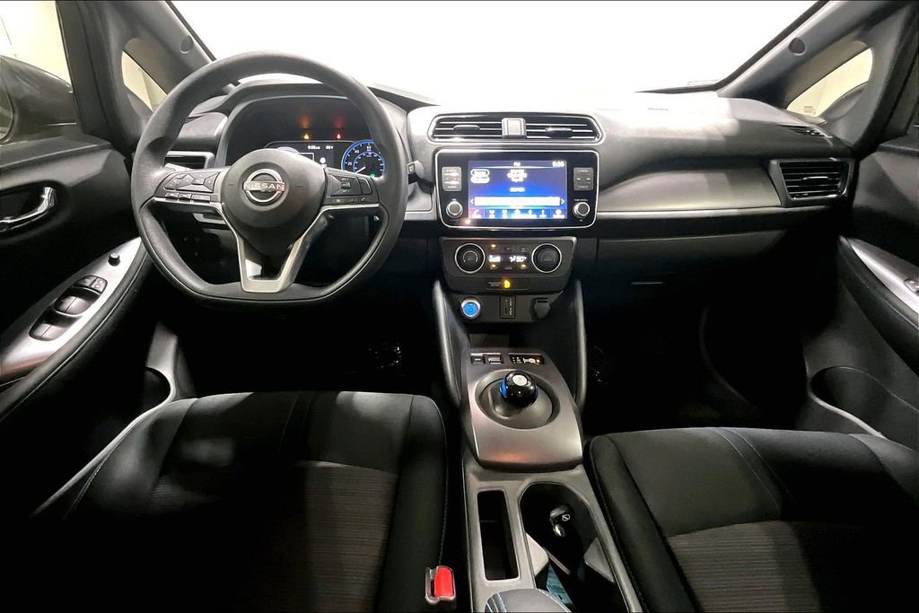Used 2025 Nissan Leaf S image 18