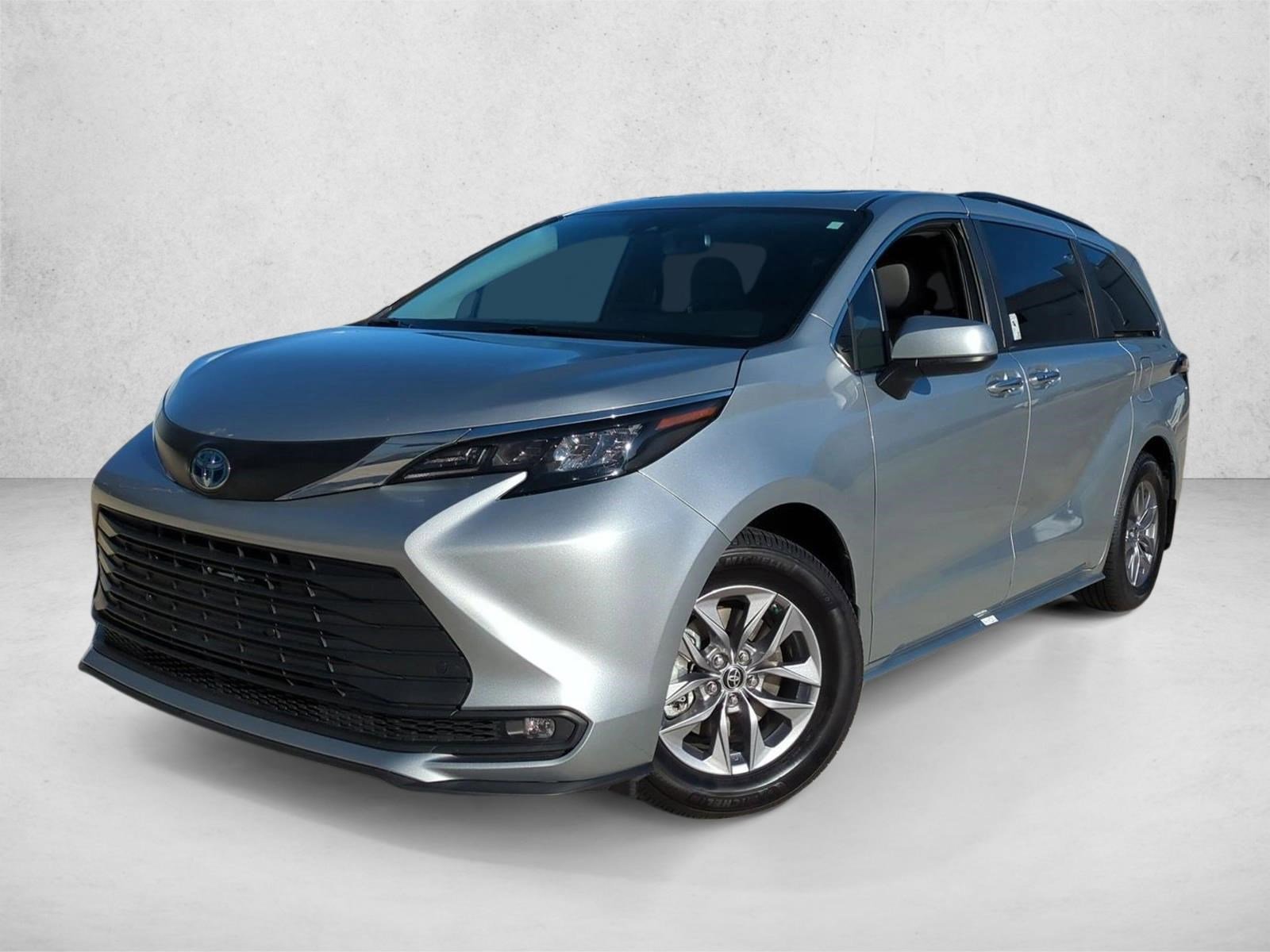 Used 2025 Toyota Sienna XLE