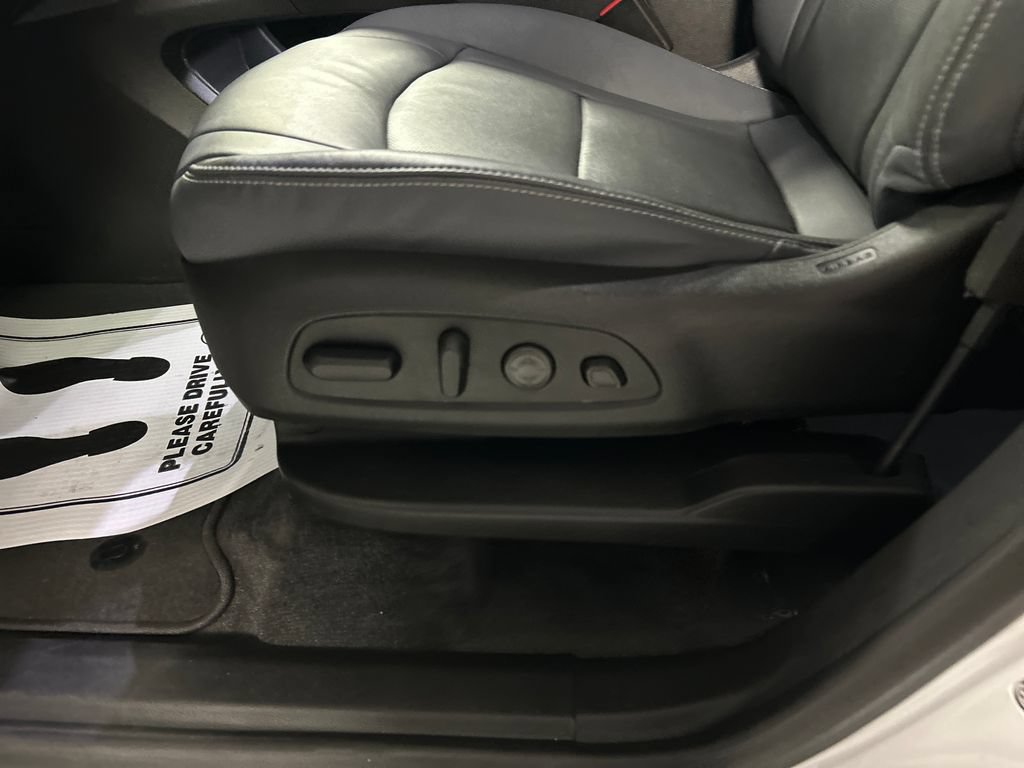 Used 2020 Buick Enclave Premium w/ Surround and Sites Package FWD image 11