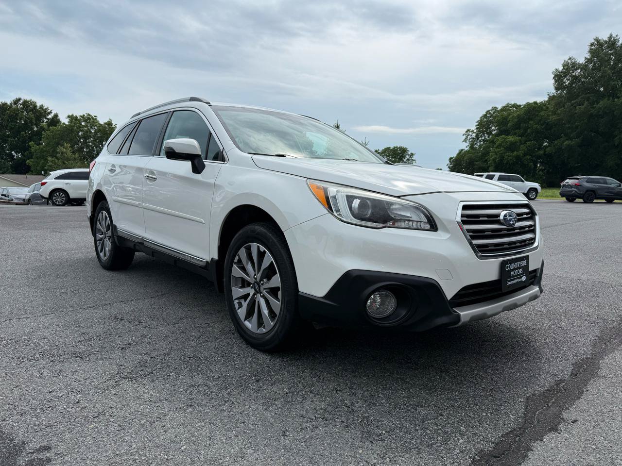 Used 2017 Subaru Outback 3.6R Touring w/ Popular Package #5A AWD/4WD image 8