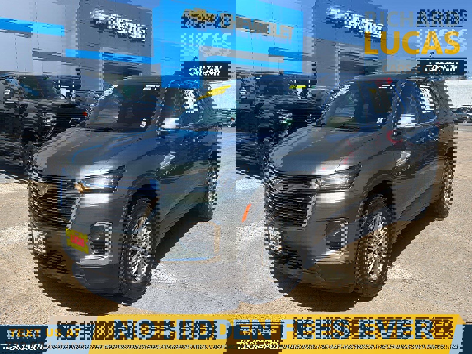 Used 2023 Chevrolet Traverse LT w/ Rear Camera Mirror Package image 1