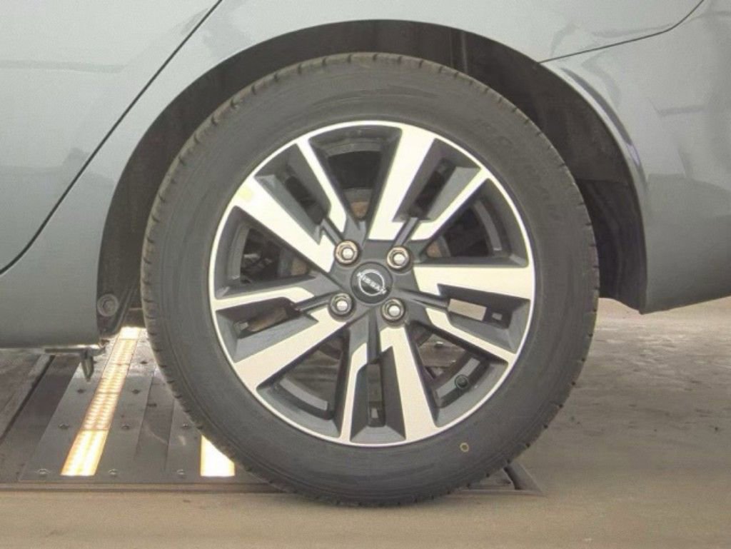 Used 2025 Nissan Versa SV image 19