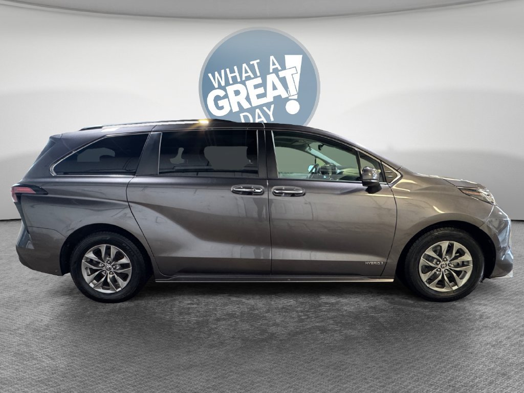 Used 2021 Toyota Sienna XLE w/ XLE Plus Package AWD/4WD image 2