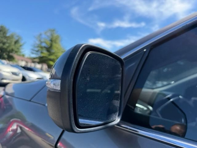 Used 2019 Ford Edge Titanium FWD image 17