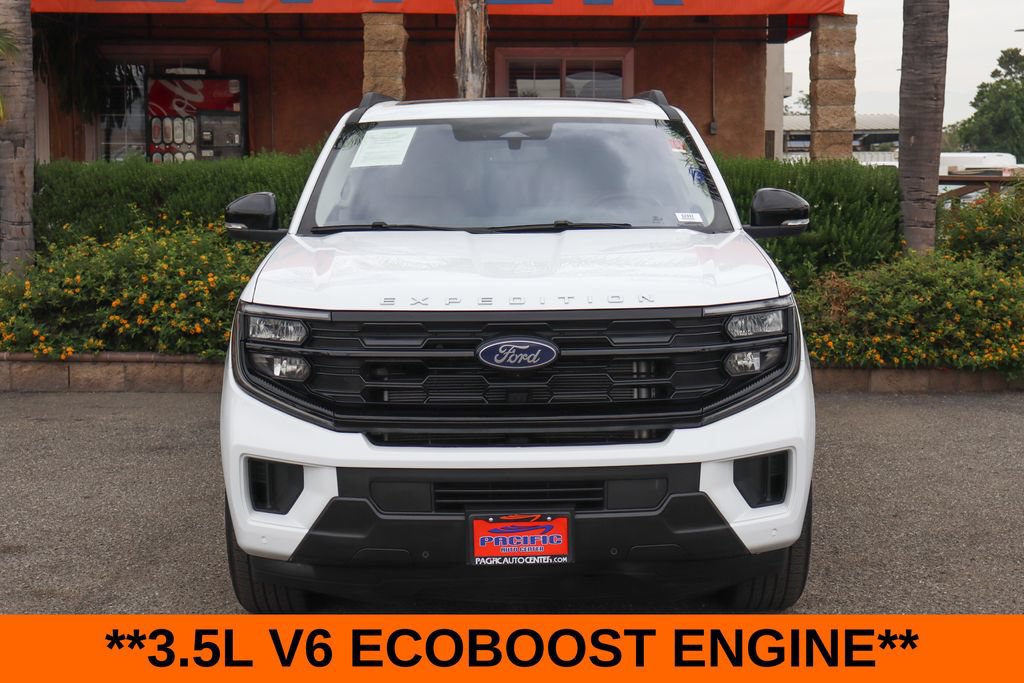 Used 2025 Ford Expedition Active RWD image 3