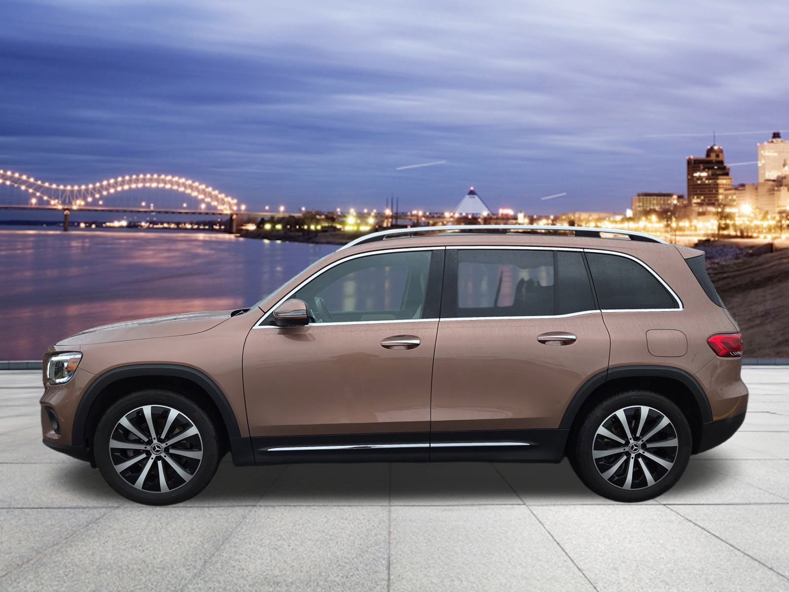 Used 2023 Mercedes-Benz GLB 250 image 2