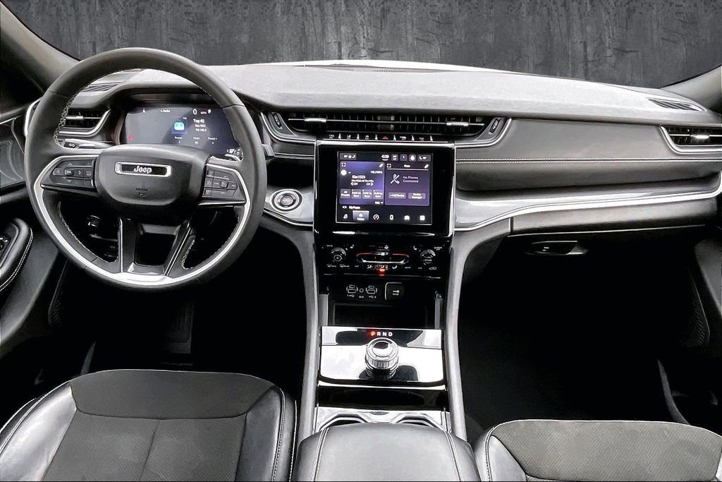 Used 2023 Jeep Grand Cherokee Altitude image 7