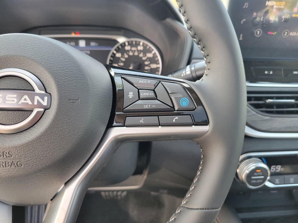 Used 2025 Nissan Altima 2.5 SV w/ SV Premium Package FWD image 21
