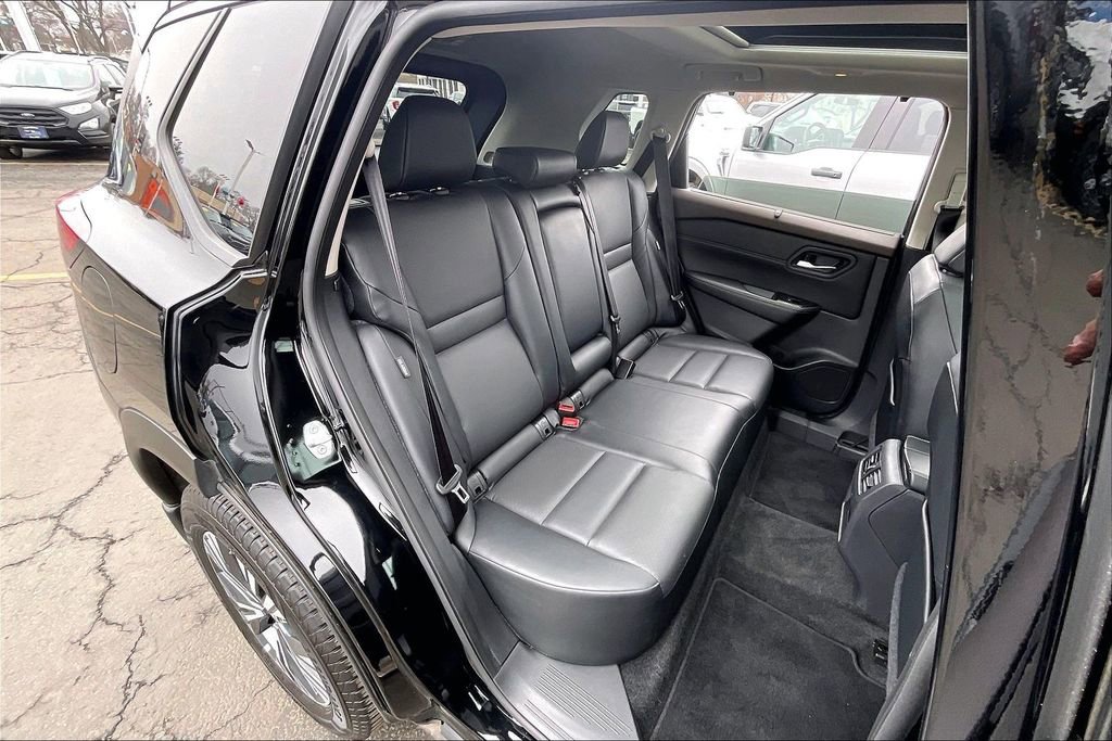 Used 2022 Nissan Rogue SV w/ SV Premium Package AWD/4WD image 26