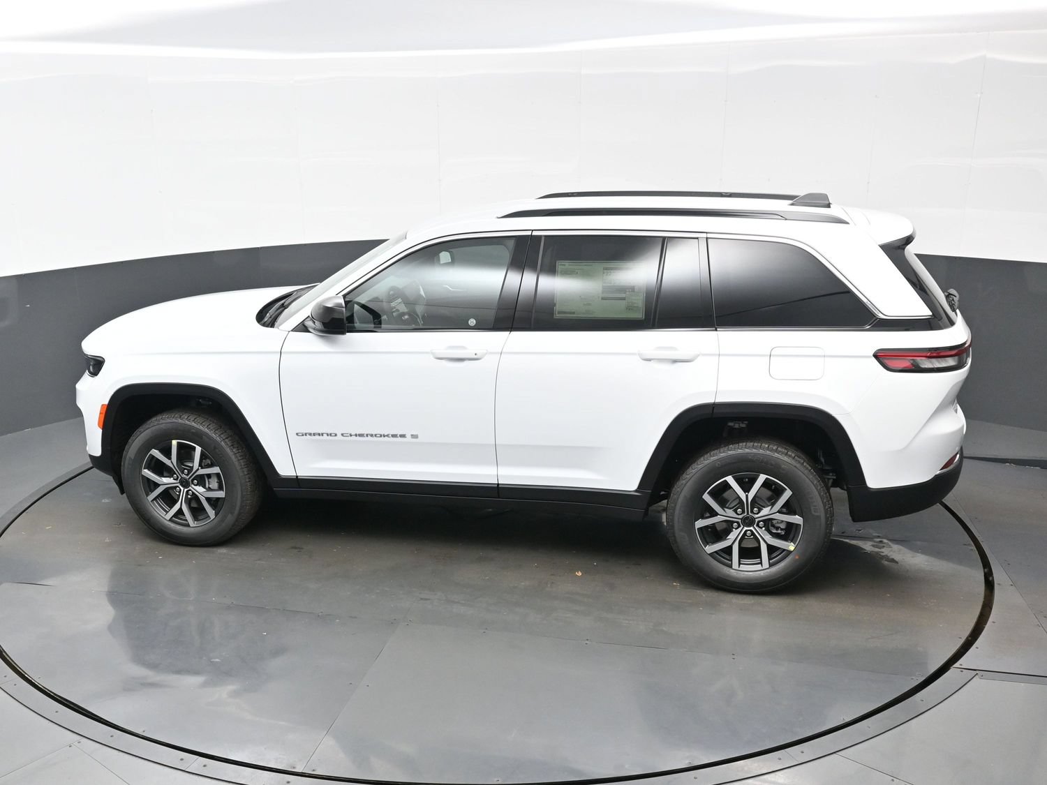 New 2027 Jeep Grand Cherokee Laredo AWD/4WD image 22
