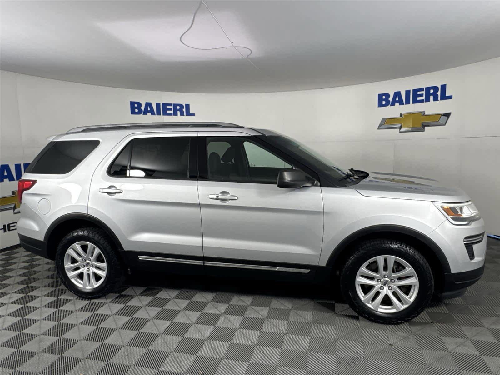 Used 2018 Ford Explorer XLT AWD/4WD image 6