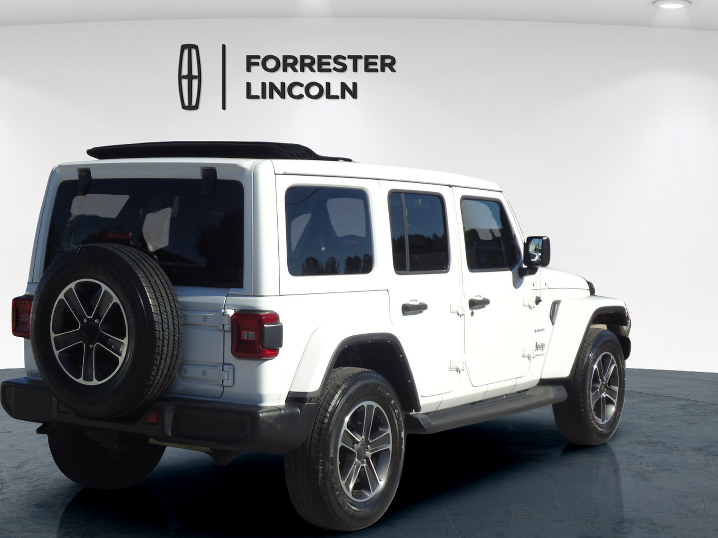 Used 2023 Jeep Wrangler Unlimited Sahara w/ LED Lighting Group AWD/4WD image 3
