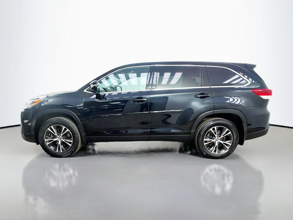 Used 2019 Toyota Highlander Plus AWD/4WD image 4