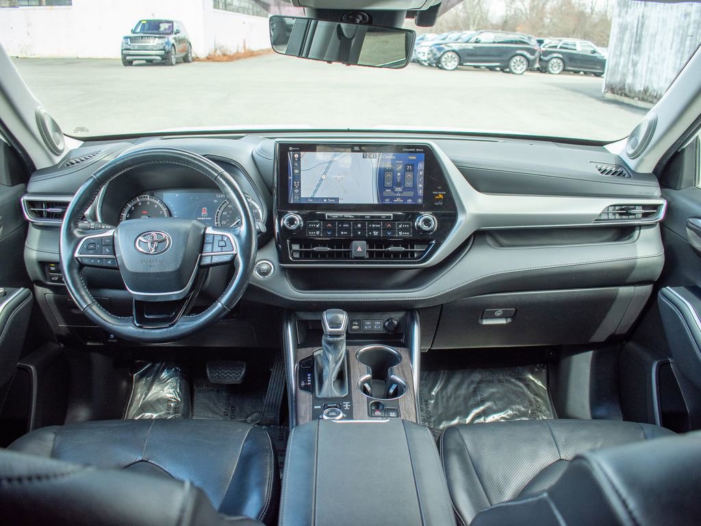 Used 2022 Toyota Highlander Platinum AWD/4WD image 19