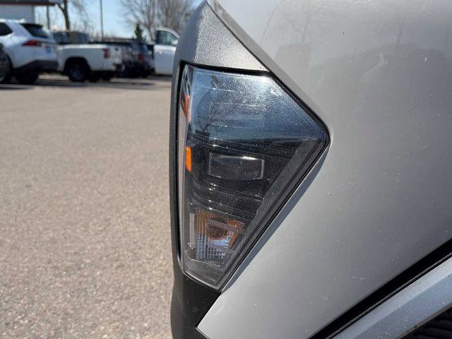Used 2025 Hyundai Kona SEL AWD/4WD image 3