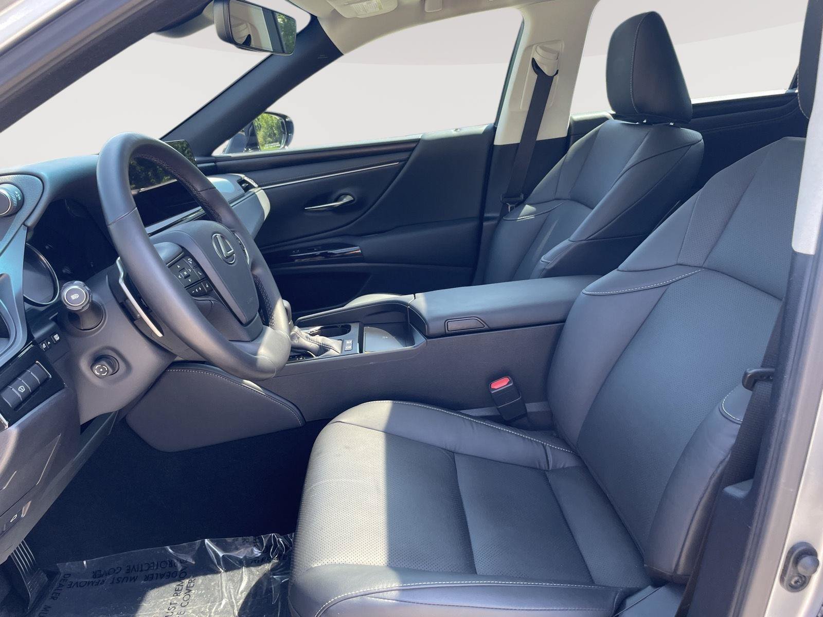 Used 2025 Lexus ES 300h w/ Premium Package FWD image 21