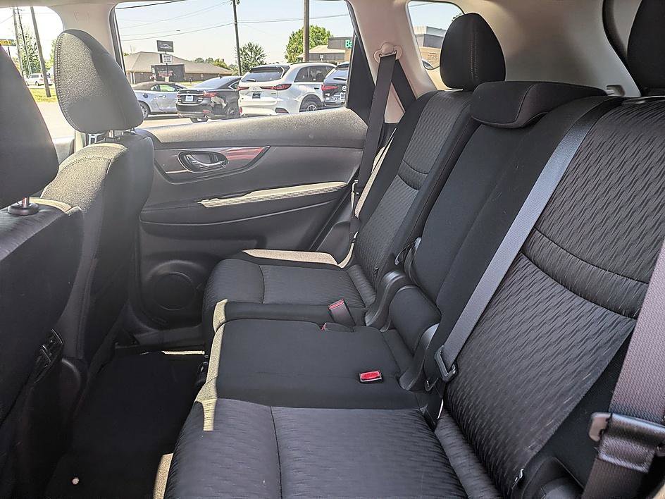 Used 2017 Nissan Rogue SV w/ SV Premium Package FWD image 24